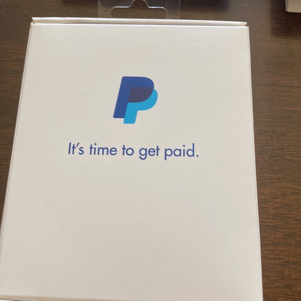 PayPal mobile card reader - Picture 2 of 9